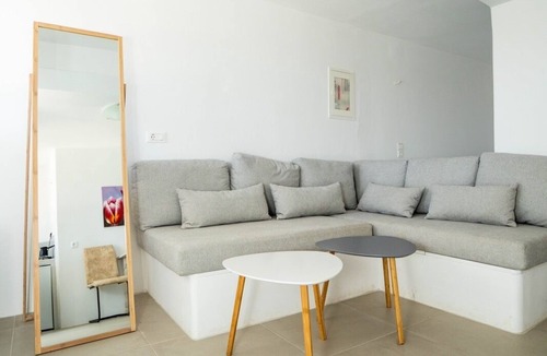 Kithnos Apartment | Apartment 'Luxury Suite Kythnos G' with Sea View, Wi-Fi and Air Conditioning