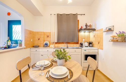 Ieromonachos Apartment | Apartment 'Maestro' with Shared Terrace, Wi-Fi and Air Conditioning