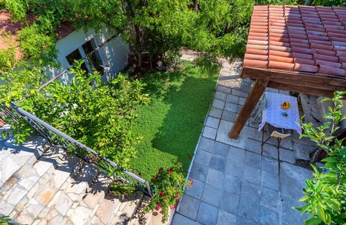 Kaluđerac Apartment | Apartment Magazini - Comfy Two Bedroom Apartment with Balcony