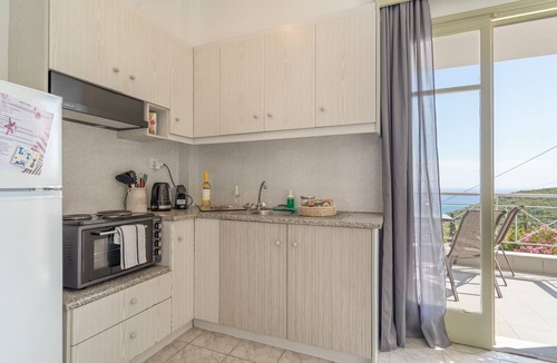 Eleios-Pronnoi Apartment | Apartment 'Maistrali First Floor 1' with Sea View, Wi-Fi and Air Conditioning