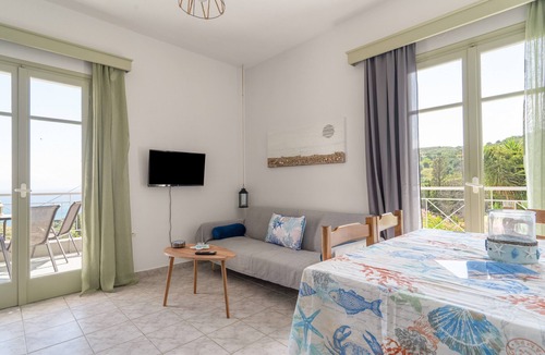Eleios-Pronnoi Apartment | Apartment 'Maistrali First Floor 1' with Sea View, Wi-Fi and Air Conditioning