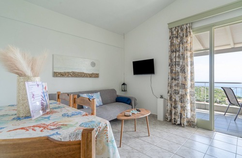 Eleios-Pronnoi Apartment | Apartment 'Maistrali Second Floor 2' with Sea View, Wi-Fi and Air Conditioning
