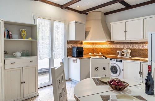 Dafnata Apartment | Apartment 'Marianthi-kaizer Bridge' with Balcony, Wi-Fi and Air Conditioning