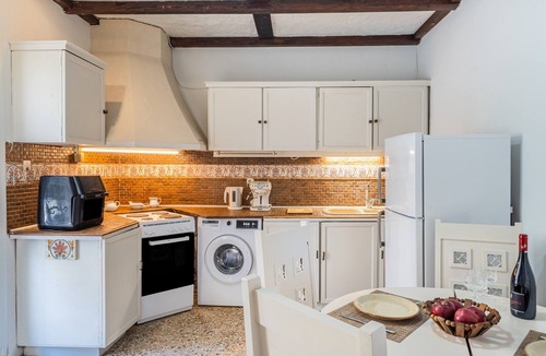 Dafnata Apartment | Apartment 'Marianthi-kaizer Bridge' with Balcony, Wi-Fi and Air Conditioning
