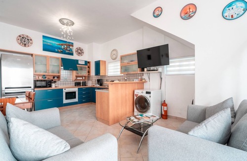 Haraki House | Apartment 'Mediterranean Retreat' with Sea View, Wi-Fi and Air Conditioning