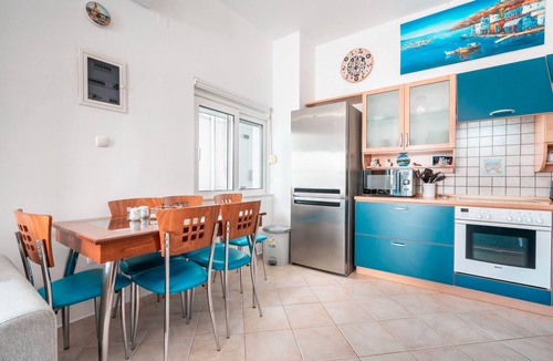 Haraki House | Apartment 'Mediterranean Retreat' with Sea View, Wi-Fi and Air Conditioning