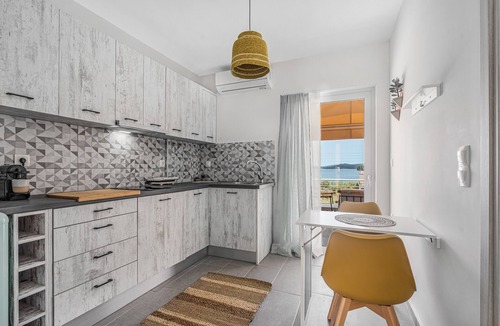 Perigiali Apartment | Apartment 'Mella Roa Amber' with Sea View, Wi-Fi and Air Conditioning