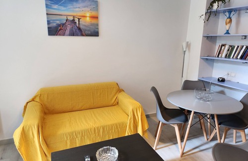 Thissio Apartment | Apartment near Acropolis