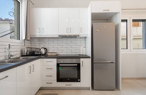 Yenion Apartment | Apartment 'Nidri' with Balcony, Wi-Fi and Air Conditioning