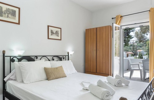 Panormos Apartment | Apartment 'No 10' with Shared Pool, Wi-Fi and Air Conditioning