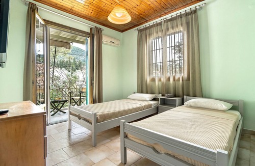 Nikiana Apartment | Apartment 'Old Boat' with Sea View, Wi-Fi and Air Conditioning