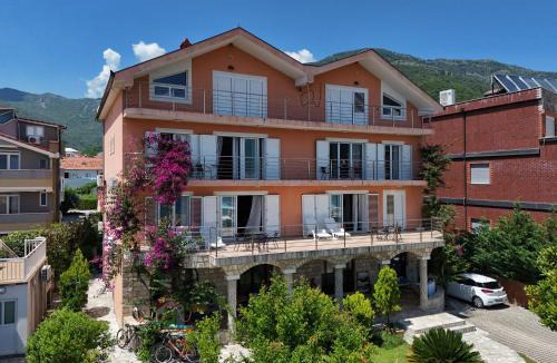 Bijela Apartment | Apartment Orange Blossom First Line & Pool 1