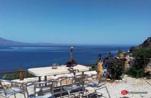 Kolymbari House | apartment over the sea Private place to swim