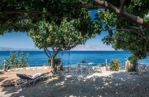 Kolymbari House | apartment over the sea Private place to swim