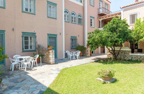 Spetses Apartment | Apartment 'Palio Limani Apartments' with Private Terrace, Wi-Fi and Air Conditioning