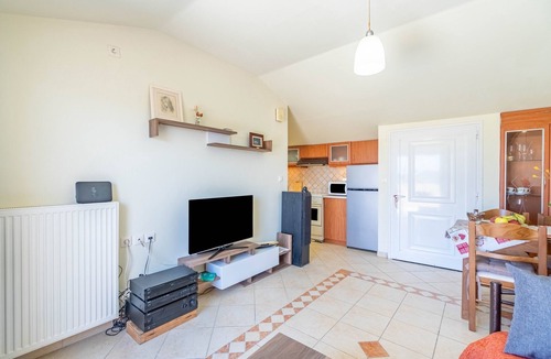 Perivolion Apartment | Apartment "Soffitta Bampina" close to the Beach with Balcony