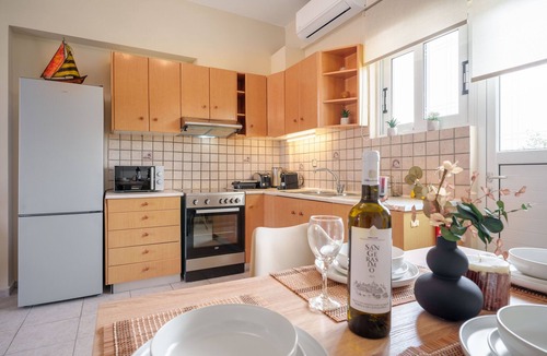 Skala Apartment | Apartment 'Solomos' with Sea View, Wi-Fi and Air Conditioning