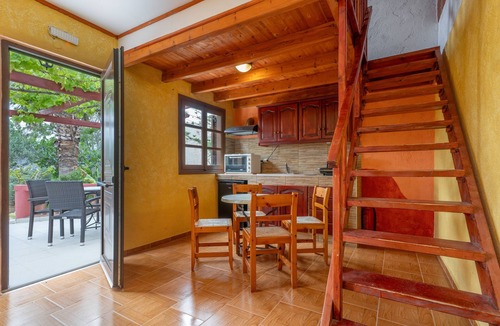 Palekastro Apartment | Apartment 'Split Level' with Mountain View, Wi-Fi and Air Conditioning