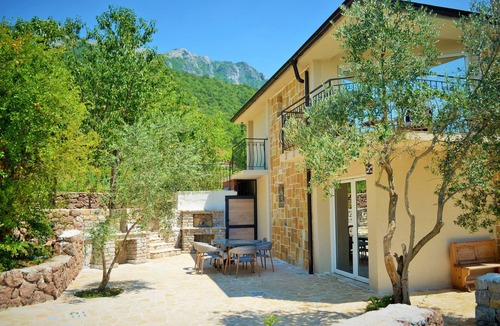 Boljevici Apartment | Apartment Staciun 04 ~ Located In The Village Of Limljani
