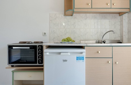 Panormos Apartment | Apartment 'Studio 1' with Mountain View, Wi-Fi and Air Conditioning