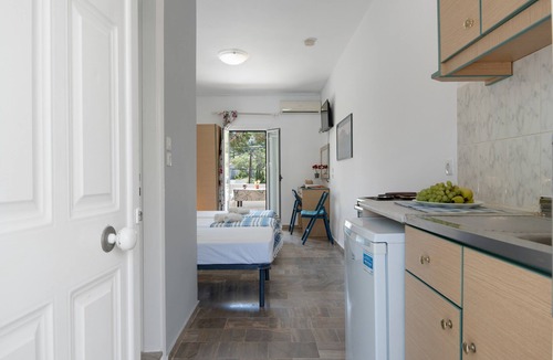 Panormos Apartment | Apartment 'Studio 1' with Mountain View, Wi-Fi and Air Conditioning