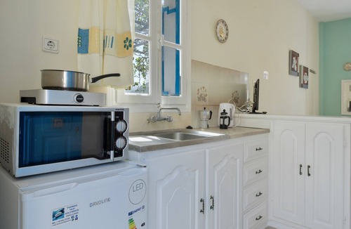 Panormos Apartment | Apartment 'Studio 2' with Mountain View, Wi-Fi and Air Conditioning