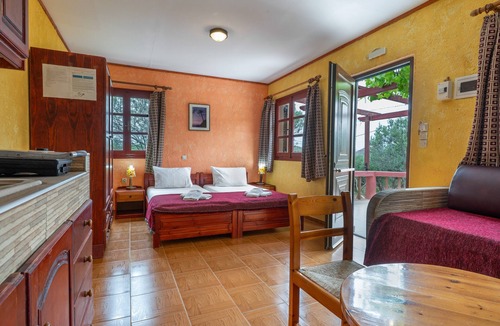 Palekastro Apartment | Apartment 'Sunrise' with Mountain View, Wi-Fi and Air Conditioning