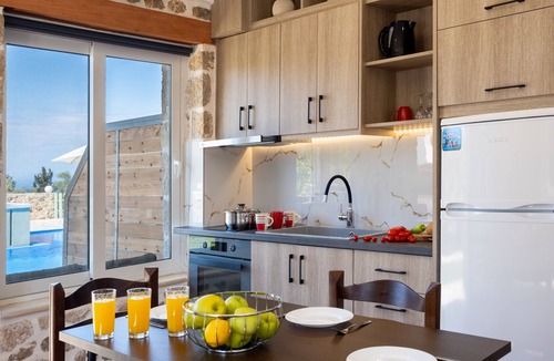 Tsoukaladhes Apartment | Apartment "Superior Apartment A" close to the Beach with Shared Pool & Wi-Fi