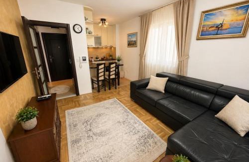 Rozino Apartment | Apartment Teatro wirh garage space!