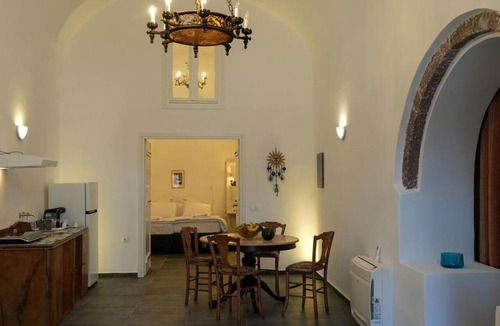 Emporio Apartment | Apartment 'Two-Bedroom' with Wi-Fi and Air Conditioning