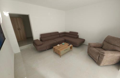 Maini Apartment | Apartment Under the Palm tree III