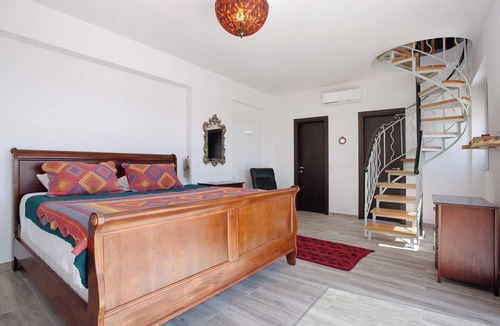 Volimai House | Apartment 'Wild Fig Retreat Thalassa and Loft' with Shared Pool, Wi-Fi and Air Conditioning