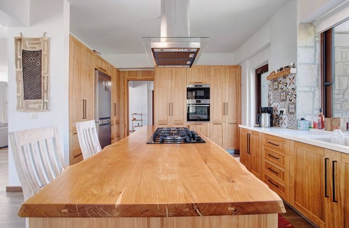 Volimai House | Apartment 'Wild Fig Retreat Alati' with Shared Pool, Wi-Fi and Air Conditioning