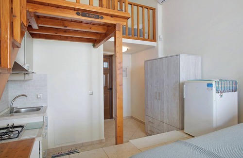 Volimai Apartment | Apartment 'Wild Fig Retreat Irene' with Shared Pool, Wi-Fi and Air Conditioning