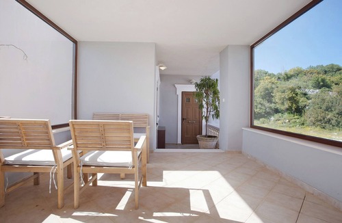 Volimai Apartment | Apartment 'Wild Fig Retreat Irene' with Shared Pool, Wi-Fi and Air Conditioning