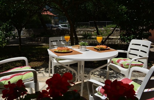 Dobrota Apartment | Apartment with garden