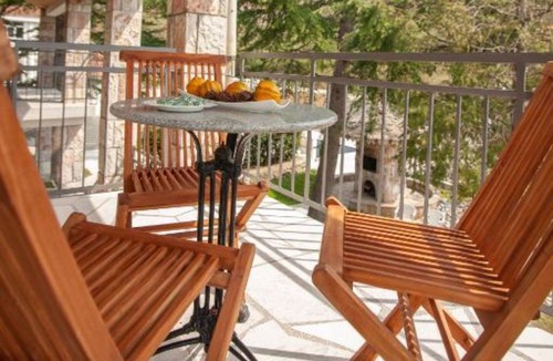 Prijevor Apartment | Apartment with Shared Balcony