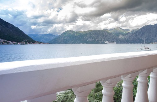 Dobrota Apartment | Apartments 5 meters from sea, Kotor