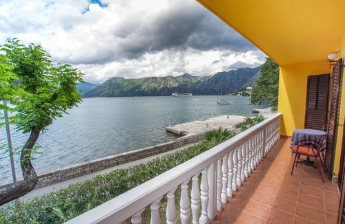 Dobrota Apartment | Apartments 5 meters from sea, Kotor
