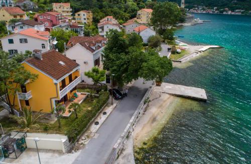 Dobrota Apartment | Apartments Beachfront
