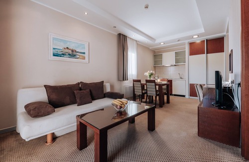 Petrovac Apartment | Apartments Del Mar - Comfort one bedroom apartment with pool