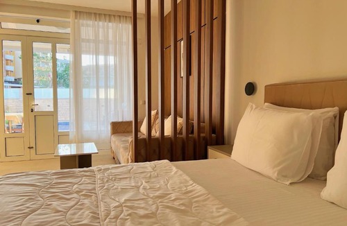 Gjerana Apartment | Apartments Fat e Jet - Pool & Breakfast