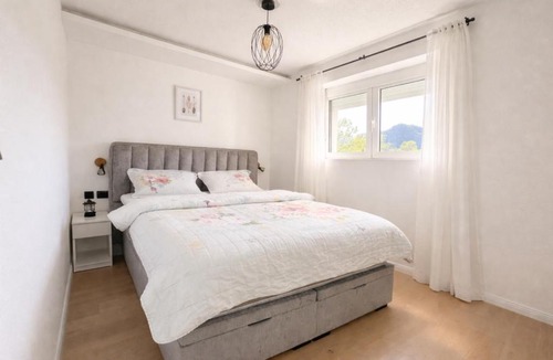Virpazar Apartment | Apartments FLORA and boat cruising