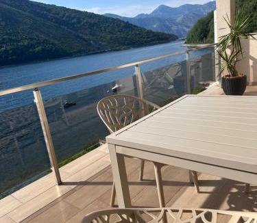 Lepetane Apartment | Apartments MaXhit