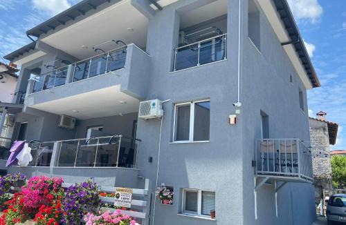 Polichrono Apartment | Apartments Miki