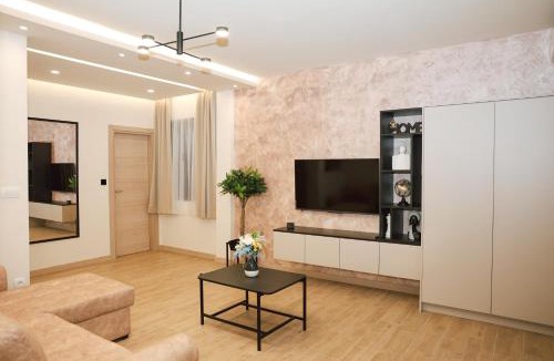 Bijela Apartment | Apartments N & S - Private Parking & 1 minute to the Beach