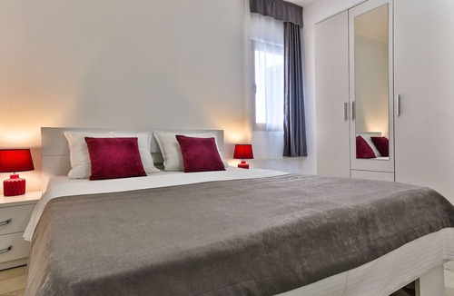 Dobra Voda Hotel | Apartments SIDRO