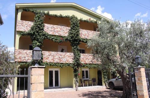 Burtaisi Apartment | Apartments Villa FourTuna