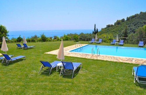 Sinarades Apartment | Apartments with pool Adonis