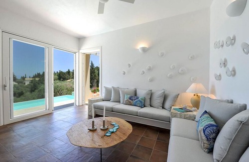 Katsimatika Villa | Apeiron II Villa - Sunny, Modern, Pool - walk to Gaios